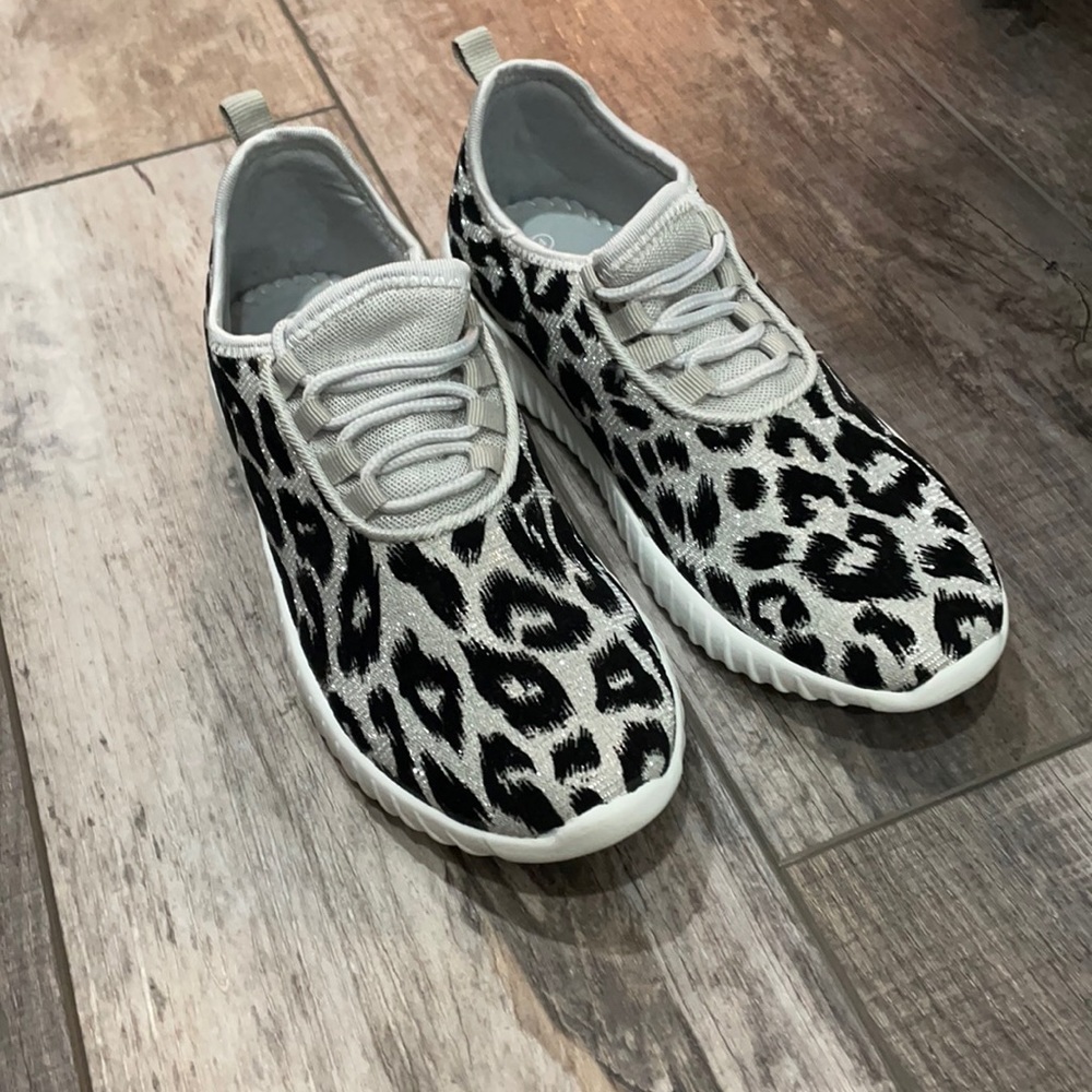 Silver/black leopard sneakers